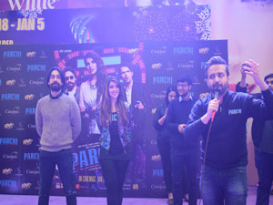 parchi-star-cast-visit-amanah-mall